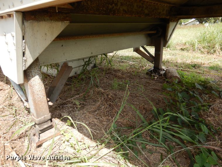 image for item DA5267 1999 Wilson DWH-400 double hopper bottom grain trailer