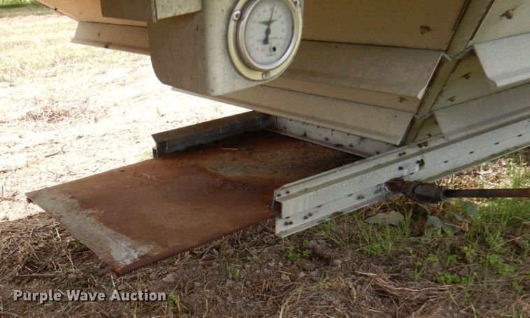 image for item DA5267 1999 Wilson DWH-400 double hopper bottom grain trailer