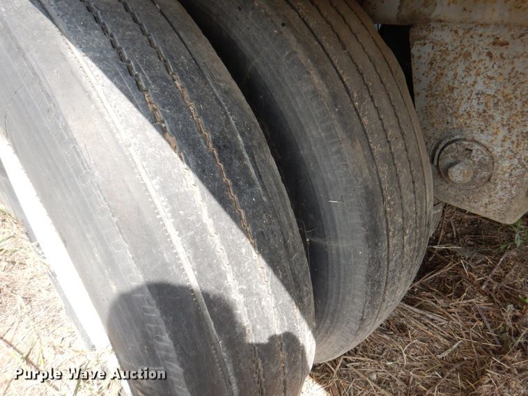 image for item DA5267 1999 Wilson DWH-400 double hopper bottom grain trailer