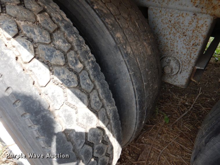 image for item DA5267 1999 Wilson DWH-400 double hopper bottom grain trailer