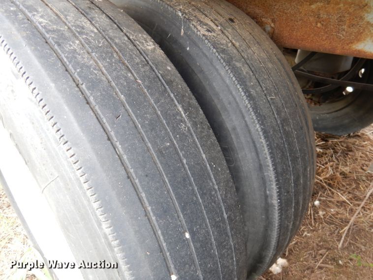 image for item DA5267 1999 Wilson DWH-400 double hopper bottom grain trailer