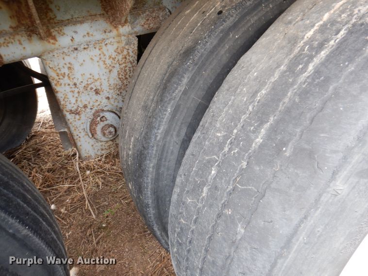 image for item DA5267 1999 Wilson DWH-400 double hopper bottom grain trailer