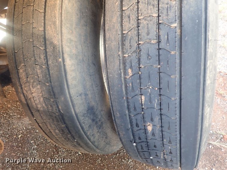 image for item DC1458 2002 Guthrie Wilkens GWFT50 walking floor trailer