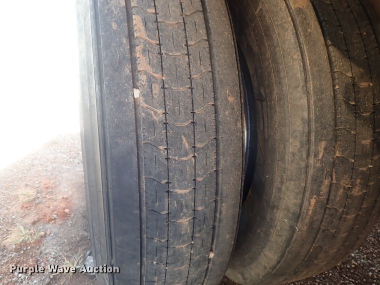 image for item DC1458 2002 Guthrie Wilkens GWFT50 walking floor trailer