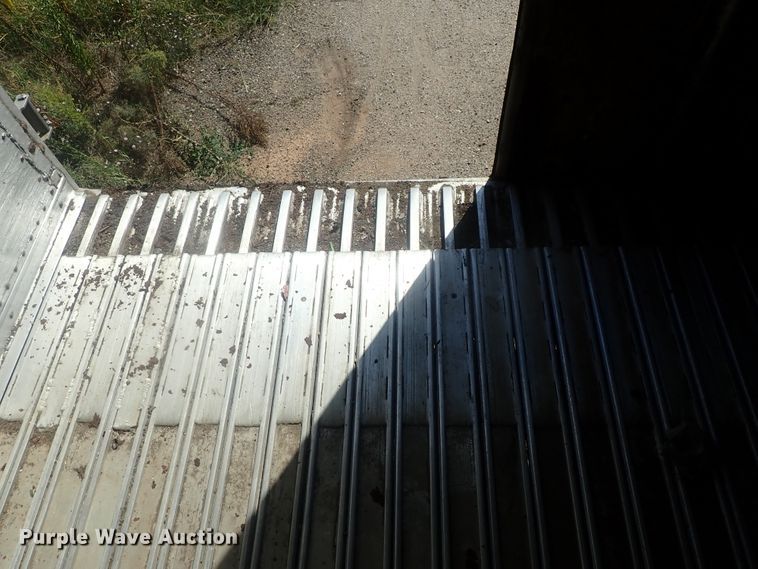 image for item DC1459 2002 Guthrie Wilkens GWFT50 walking floor trailer