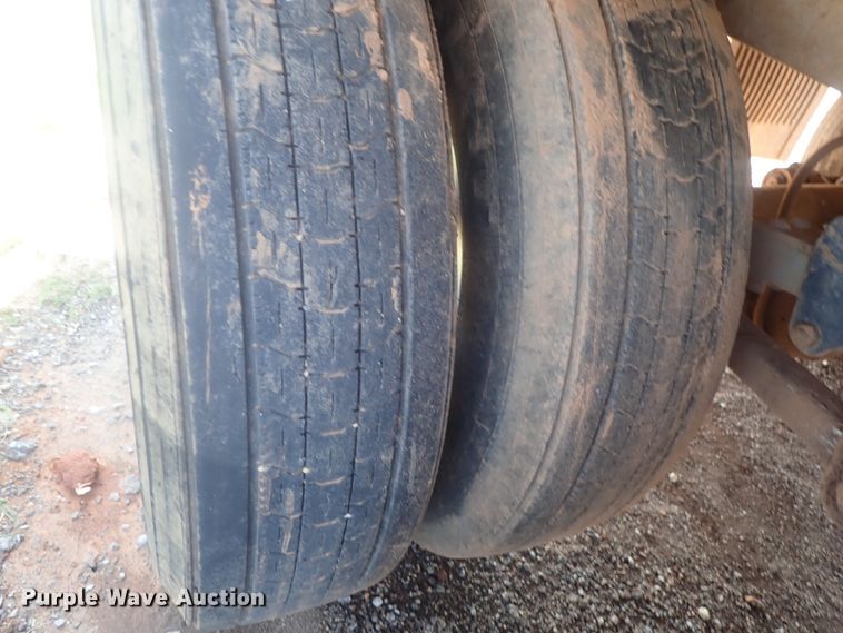 image for item DC1459 2002 Guthrie Wilkens GWFT50 walking floor trailer