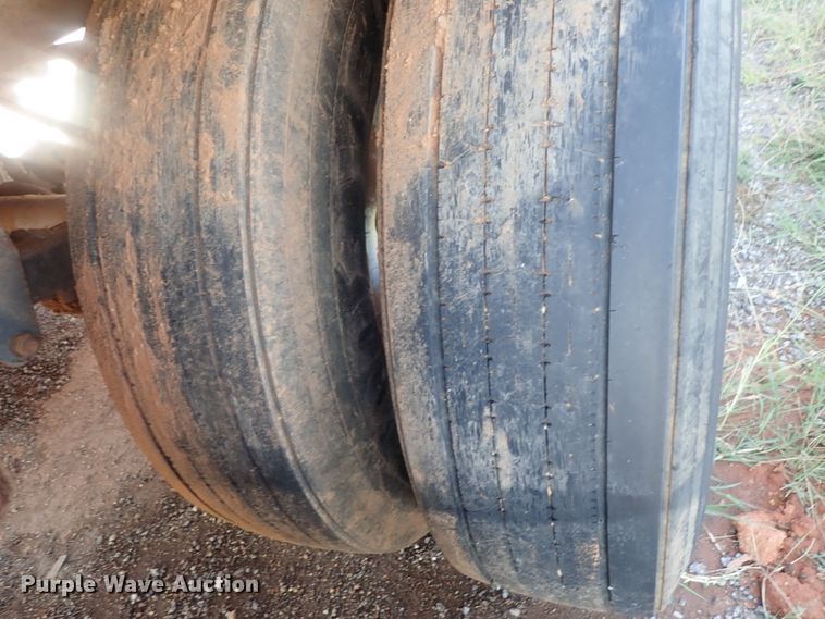 image for item DC1459 2002 Guthrie Wilkens GWFT50 walking floor trailer