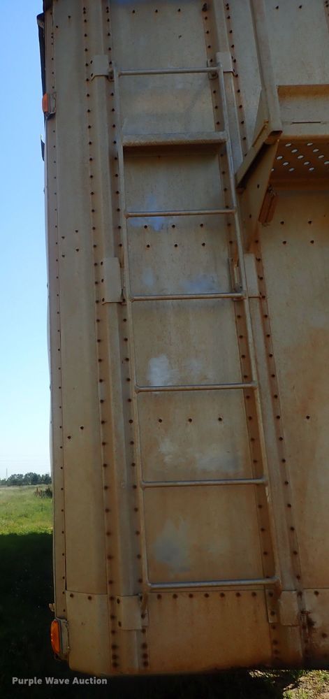 image for item DC1461 2002 Guthrie Wilkens GWFT50 walking floor trailer