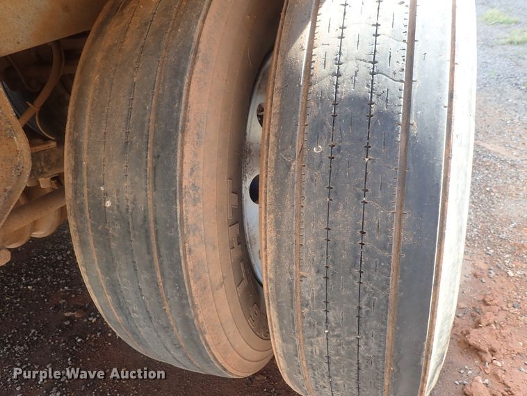 image for item DC1461 2002 Guthrie Wilkens GWFT50 walking floor trailer