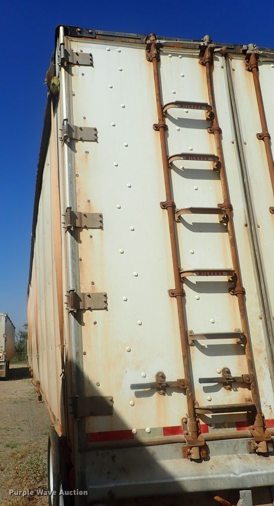 image for item DC1462 2002 Guthrie Wilkens GWFT50 walking floor trailer