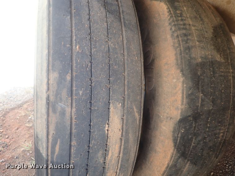 image for item DC1462 2002 Guthrie Wilkens GWFT50 walking floor trailer