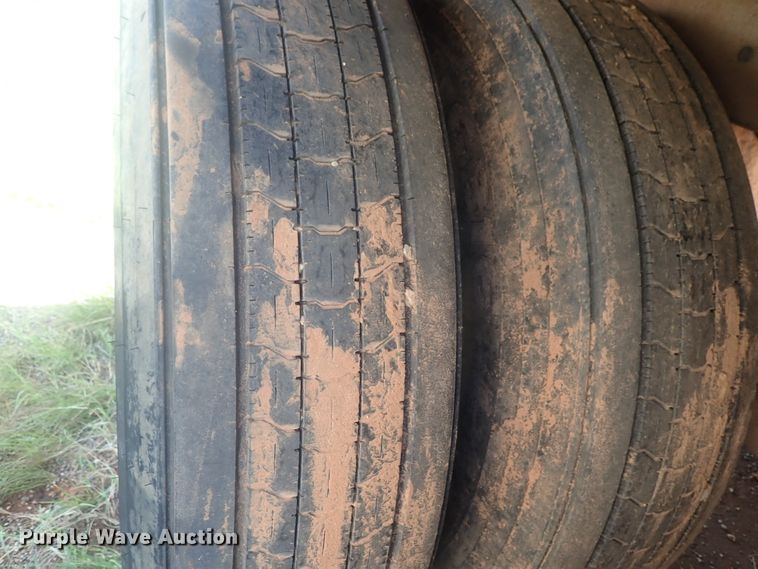 image for item DC1464 2002 Guthrie Wilkens GWFT50 walking floor trailer