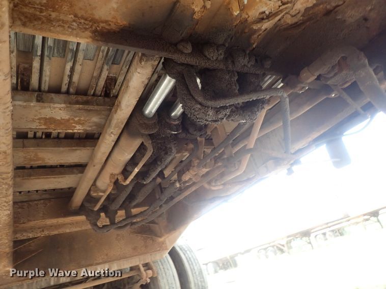 image for item DC1465 2002 Guthrie Wilkens GWFT50 walking floor trailer