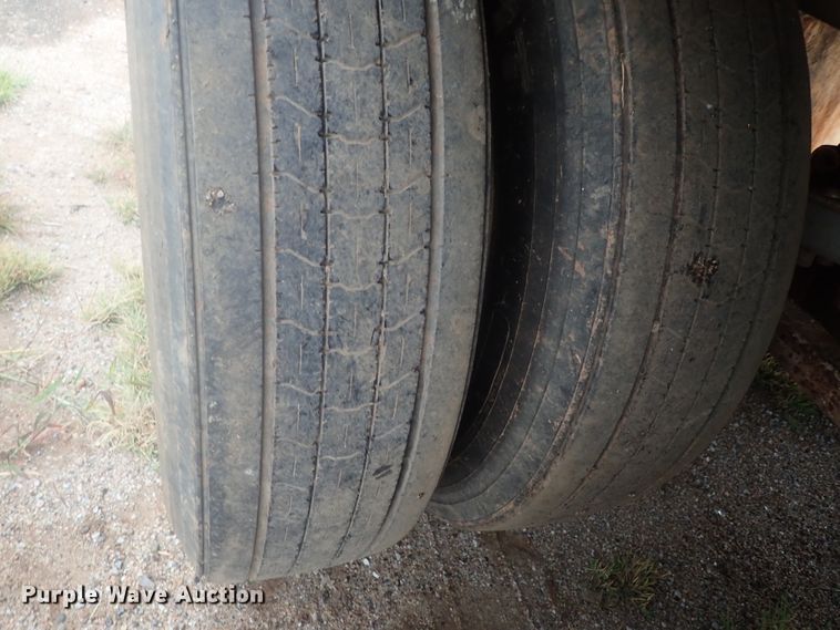 image for item DC1465 2002 Guthrie Wilkens GWFT50 walking floor trailer