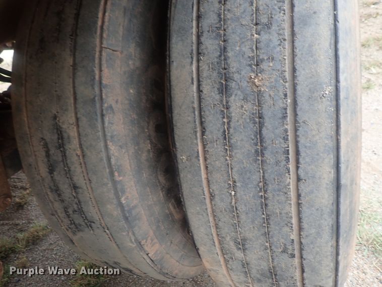 image for item DC1465 2002 Guthrie Wilkens GWFT50 walking floor trailer