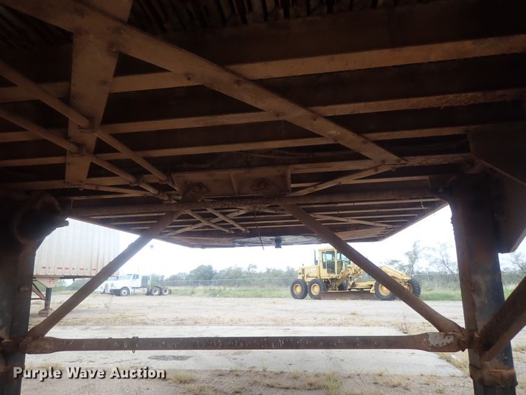 image for item DC1466 2002 Guthrie Wilkens GWFT50 walking floor trailer