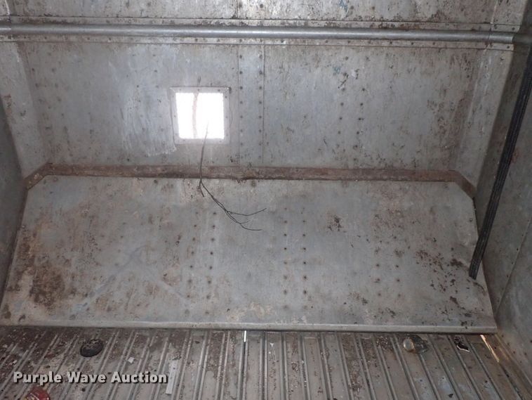 image for item DC1466 2002 Guthrie Wilkens GWFT50 walking floor trailer