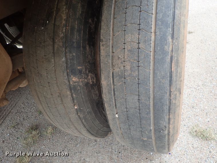 image for item DC1466 2002 Guthrie Wilkens GWFT50 walking floor trailer