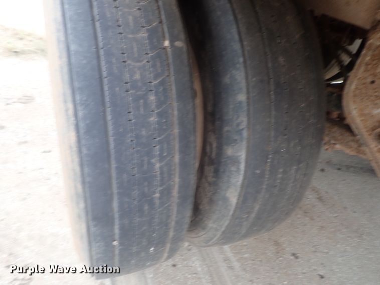 image for item DC1467 2002 Guthrie Wilkens GWFT50 walking floor trailer