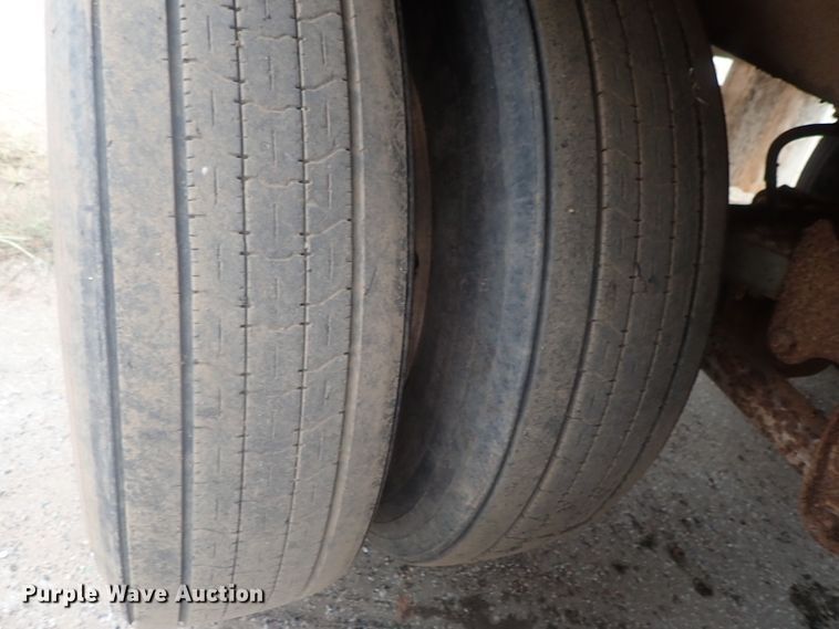 image for item DC1467 2002 Guthrie Wilkens GWFT50 walking floor trailer