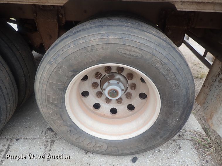 image for item DC1467 2002 Guthrie Wilkens GWFT50 walking floor trailer