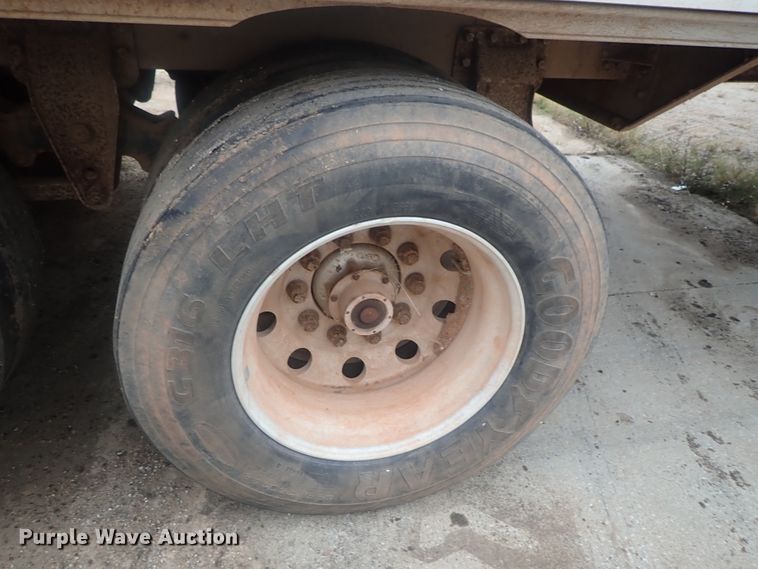 image for item DC1468 2002 Guthrie Wilkens GWFT50 walking floor trailer