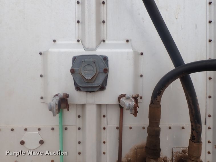 image for item DC1469 2002 Guthrie Wilkens GWFT50 walking floor trailer