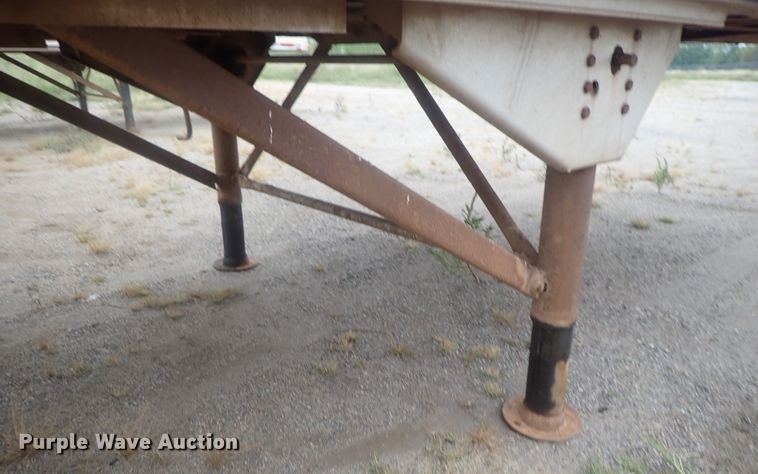 image for item DC1469 2002 Guthrie Wilkens GWFT50 walking floor trailer