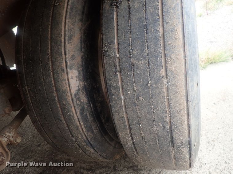 image for item DC1469 2002 Guthrie Wilkens GWFT50 walking floor trailer