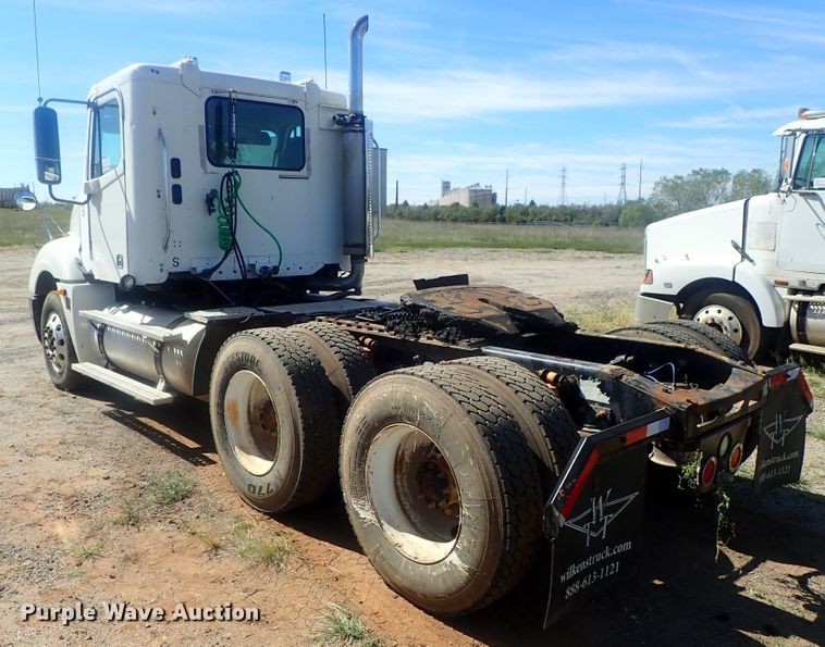 image for item DC1471 2004 Freightliner Columbia CL120  semi truck