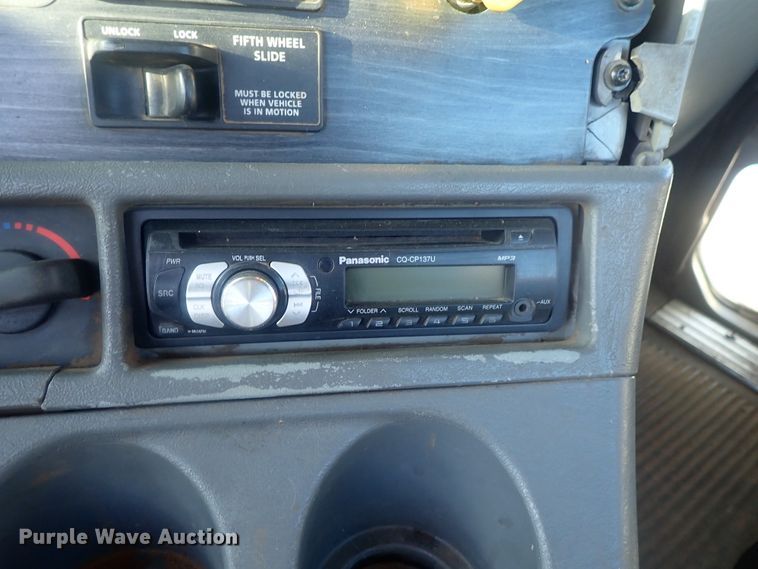 image for item DC1471 2004 Freightliner Columbia CL120  semi truck