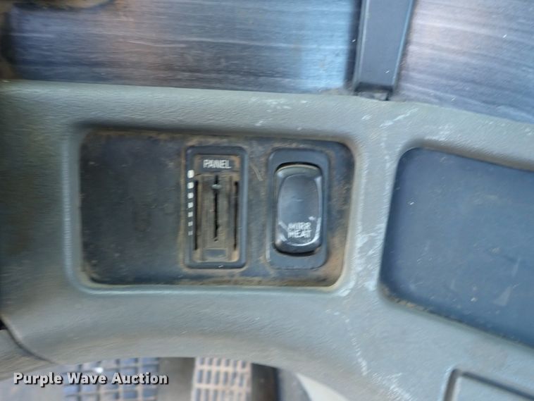 image for item DC1471 2004 Freightliner Columbia CL120  semi truck