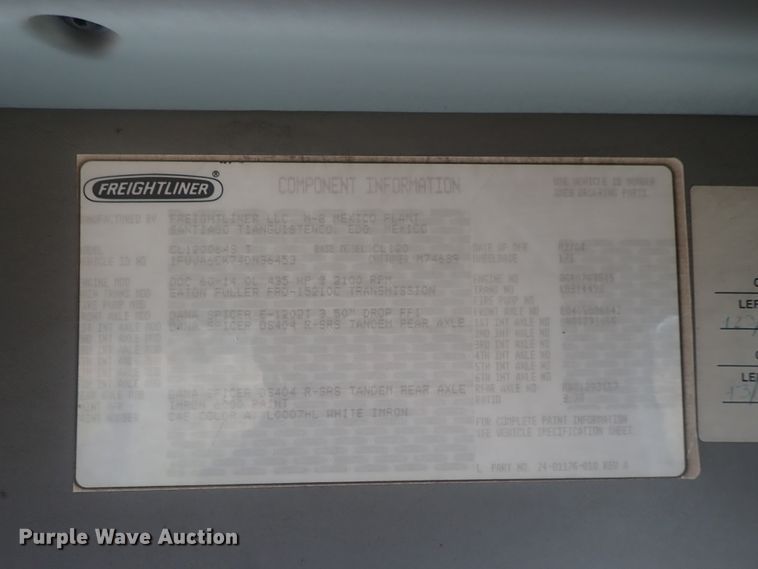 image for item DC1471 2004 Freightliner Columbia CL120  semi truck