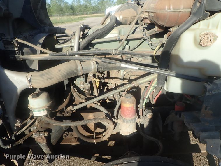 image for item DC1471 2004 Freightliner Columbia CL120  semi truck