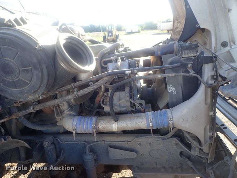 image for item DC1471 2004 Freightliner Columbia CL120  semi truck