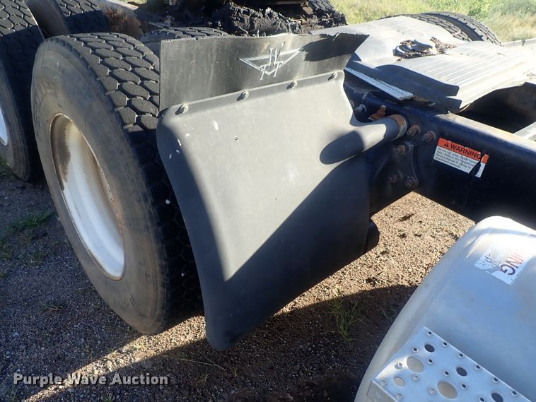 image for item DC1471 2004 Freightliner Columbia CL120  semi truck