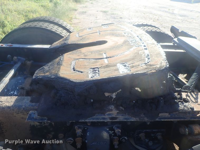 image for item DC1471 2004 Freightliner Columbia CL120  semi truck