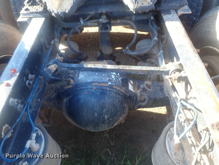 image for item DC1471 2004 Freightliner Columbia CL120  semi truck