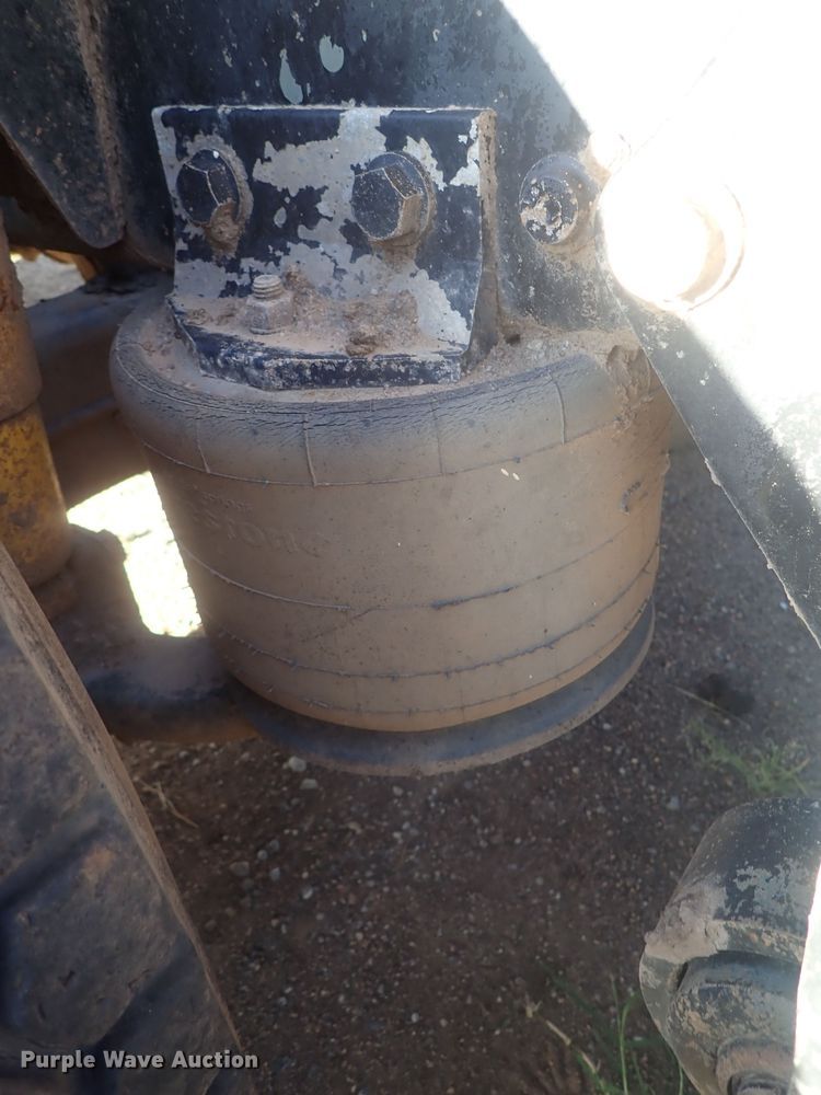 image for item DC1471 2004 Freightliner Columbia CL120  semi truck