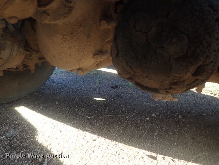 image for item DC1471 2004 Freightliner Columbia CL120  semi truck