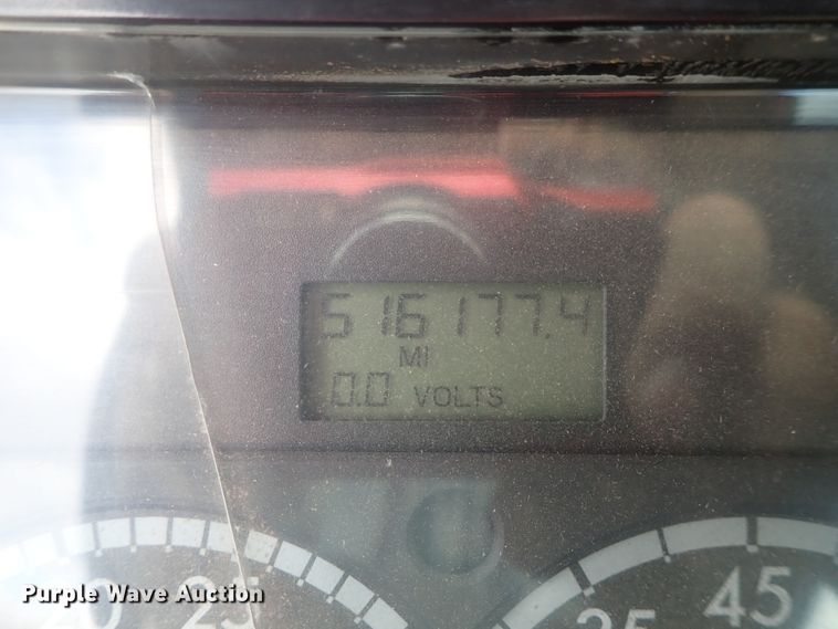 image for item DC1471 2004 Freightliner Columbia CL120  semi truck