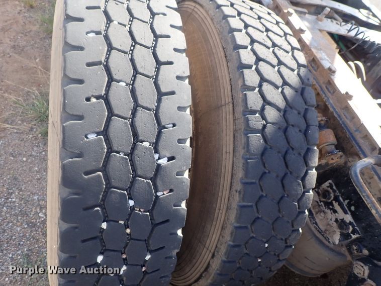 image for item DC1471 2004 Freightliner Columbia CL120  semi truck