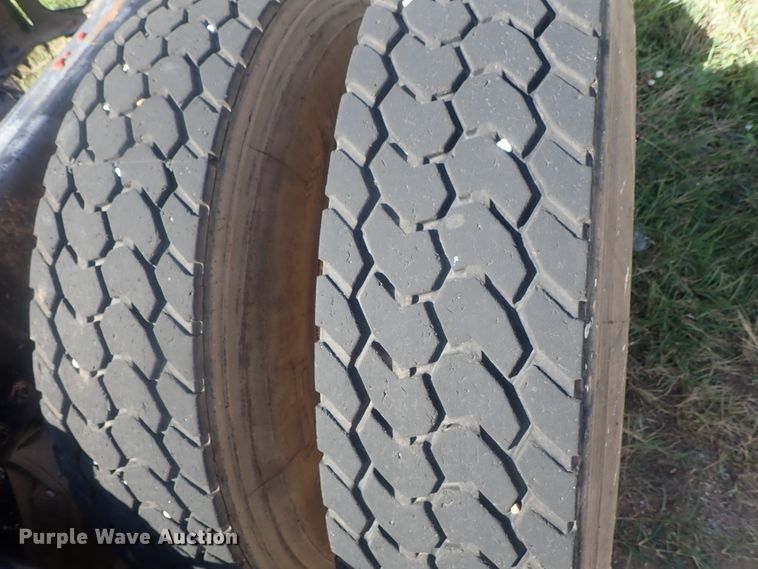 image for item DC1471 2004 Freightliner Columbia CL120  semi truck