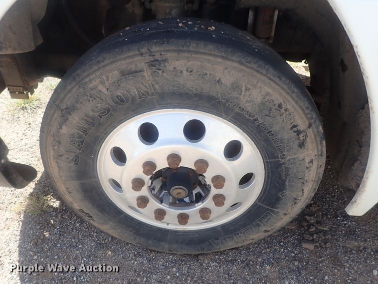 image for item DC1471 2004 Freightliner Columbia CL120  semi truck