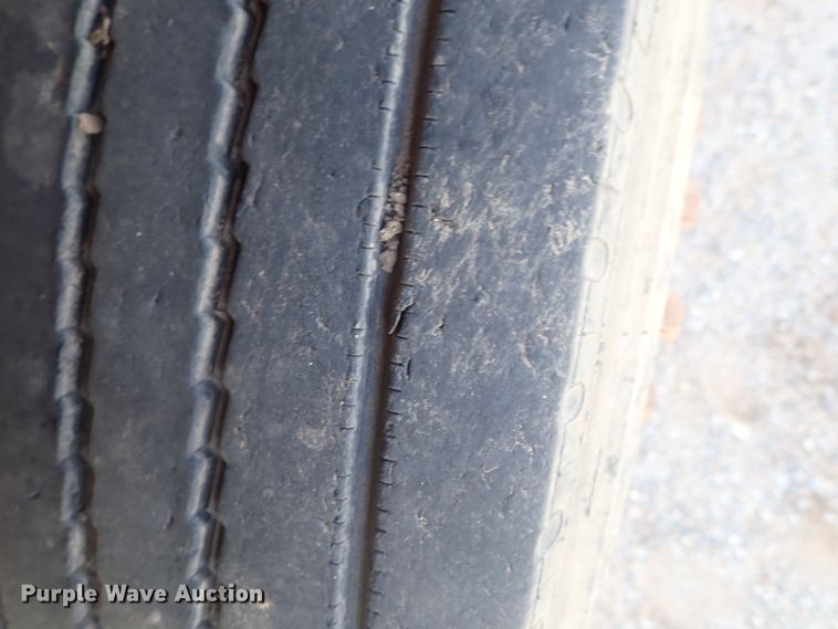 image for item DC1471 2004 Freightliner Columbia CL120  semi truck