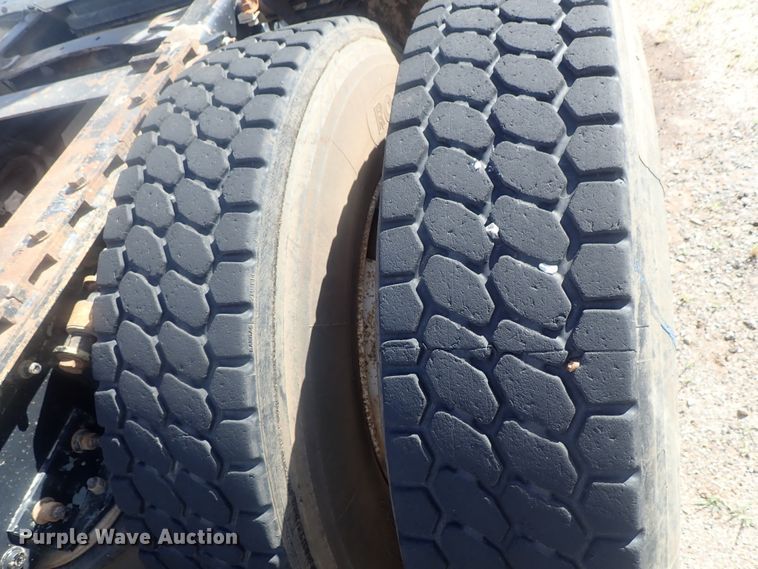 image for item DC1471 2004 Freightliner Columbia CL120  semi truck