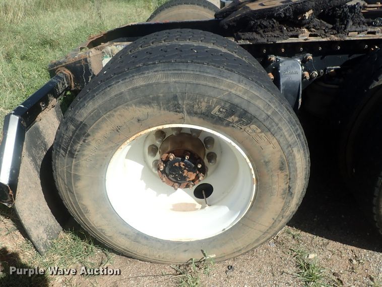 image for item DC1471 2004 Freightliner Columbia CL120  semi truck