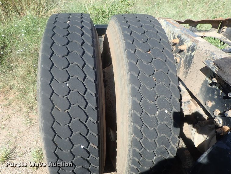 image for item DC1471 2004 Freightliner Columbia CL120  semi truck