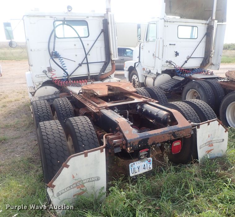 image for item DC1472 1994 White GMC WCA  semi truck