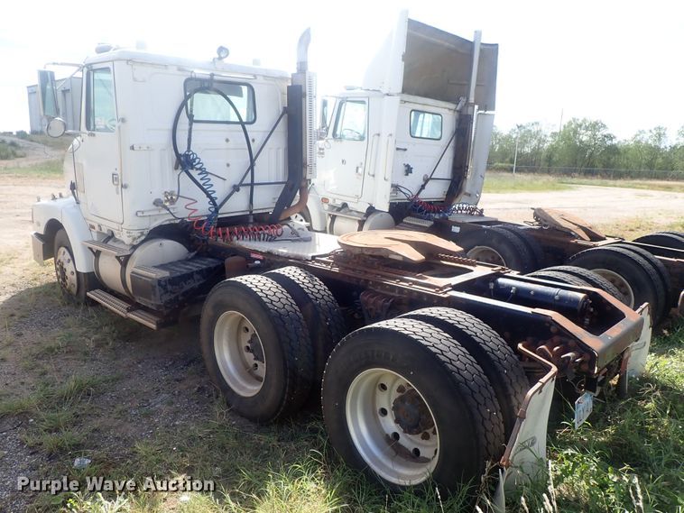 image for item DC1472 1994 White GMC WCA  semi truck
